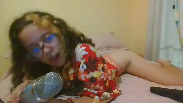 frikigyal online show from February 10, 2025, 2:52 am