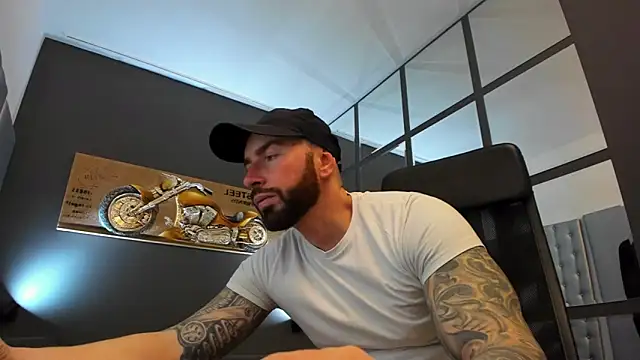 Snapshot of AronGrant chatting on February 26, 2025, 8:50 am AronGrant online show from February 26, 2025, 8:50 am
