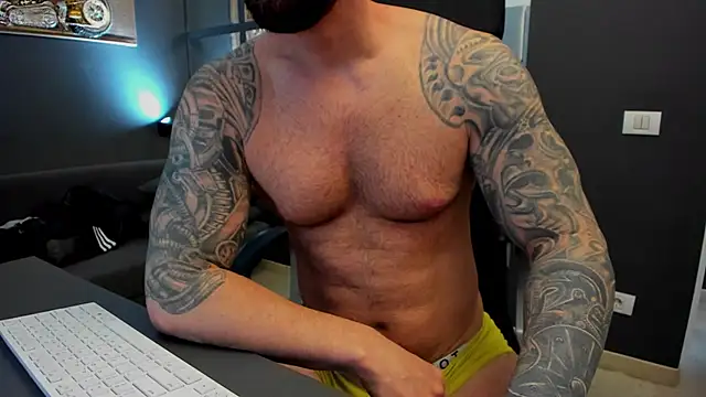 Snapshot of AronGrant chatting on February 8, 2025, 11:55 am AronGrant online show from February 8, 2025, 11:55 am