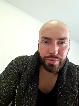 Snapshot of AronGrant chatting on March 2, 2025, 12:25 pm AronGrant online show from March 2, 2025, 12:25 pm