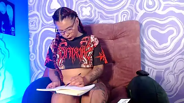 Snapshot of 420viol3ta_ chatting on March 18, 2026, 11:05 pm 420viol3ta online show from March 18, 2026, 11:05 pm