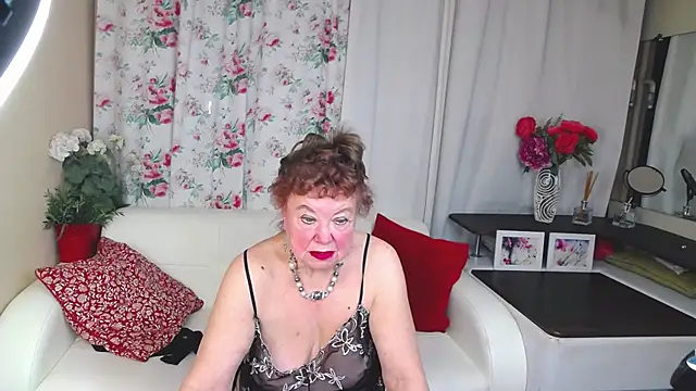 YourHotGranny online show from January 12, 2026, 12:45 pm