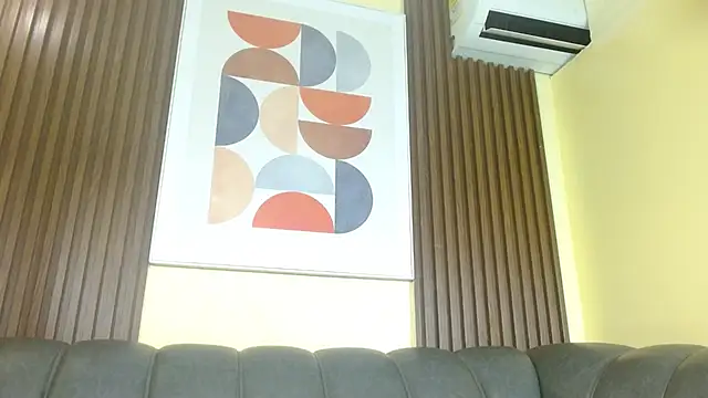 Nicole Ramires online show from October 15, 2025, 4:48 pm