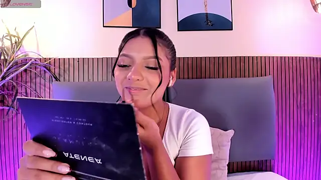 NicolleeEvanss online show from October 11, 2025, 12:28 pm