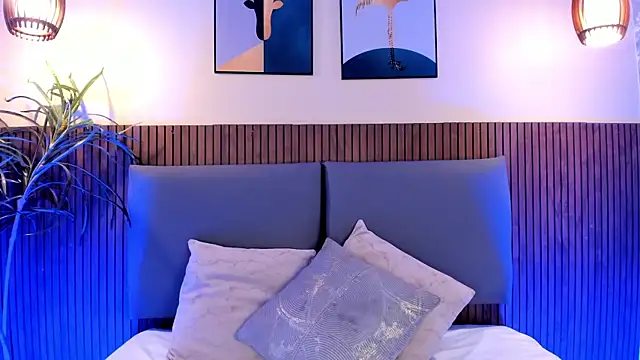 NicolleeEvanss online show from October 6, 2025, 11:33 am