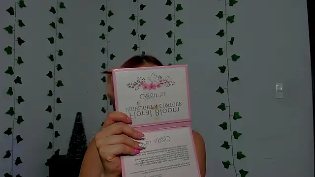 Miaa Garcia online show from December 20, 2025, 10:01 pm