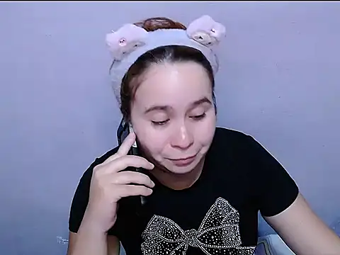 Snapshot of SubLayla01 chatting on May 23, 2026, 6:40 pm SubLayla01 online show from May 23, 2026, 6:40 pm