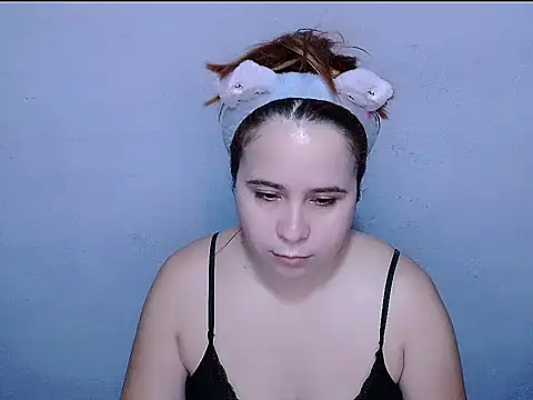 Snapshot of SubLayla01 chatting on May 13, 2026, 6:26 pm SubLayla01 online show from May 13, 2026, 6:26 pm