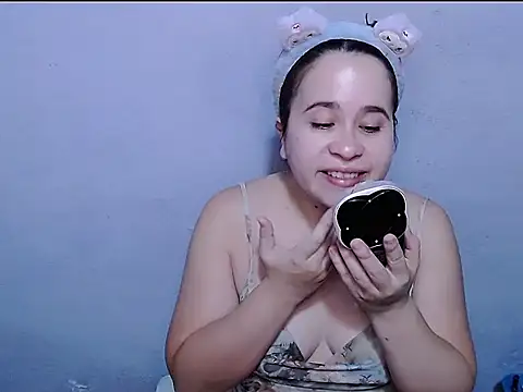 Snapshot of SubLayla01 chatting on May 18, 2026, 5:51 pm SubLayla01 online show from May 18, 2026, 5:51 pm