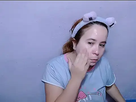 Snapshot of SubLayla01 chatting on April 20, 2026, 11:24 am SubLayla01 online show from April 20, 2026, 11:24 am