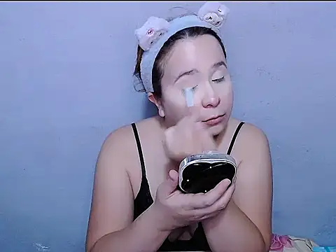 Snapshot of SubLayla01 chatting on May 15, 2026, 6:17 pm SubLayla01 online show from May 15, 2026, 6:17 pm