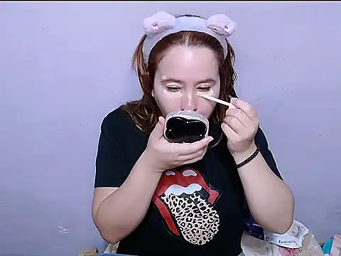 Snapshot of SubLayla01 chatting on May 1, 2026, 6:24 pm SubLayla01 online show from May 1, 2026, 6:24 pm