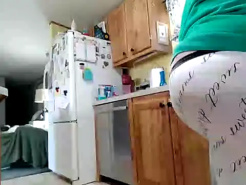 Snapshot of missthickness35_Pika chatting on March 3, 2025, 6:03 pm missthickness35 Pika online show from March 3, 2025, 6:03 pm