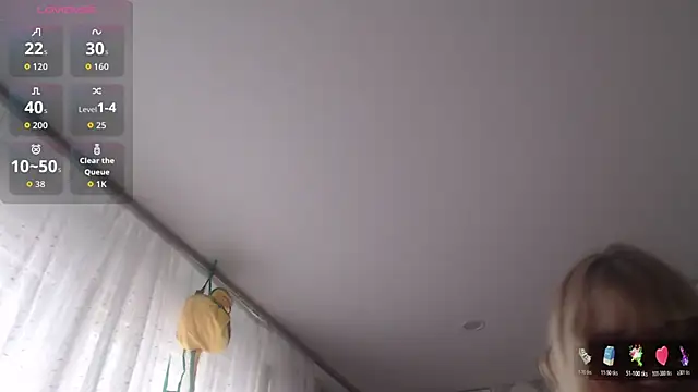 CamDiva113 online show from April 13, 2026, 6:39 am