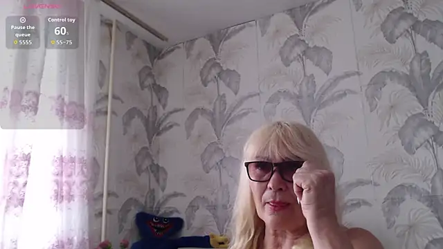 Snapshot of CamDiva113 chatting on May 26, 2026, 12:47 pm CamDiva113 online show from May 26, 2026, 12:47 pm