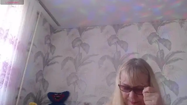 Snapshot of CamDiva113 chatting on April 17, 2026, 10:51 am CamDiva113 online show from April 17, 2026, 10:51 am