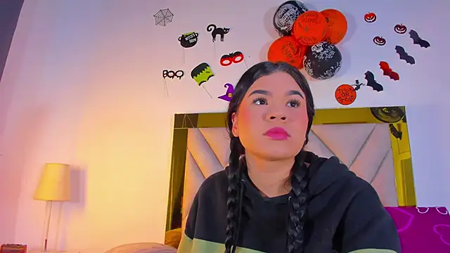 nicole grace0 online show from October 31, 2025, 12:02 pm