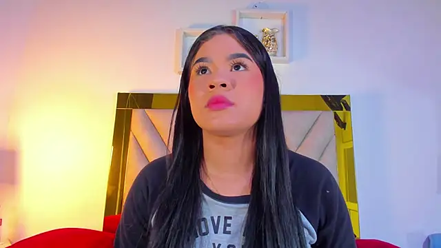 nicole grace0 online show from November 25, 2025, 11:54 am