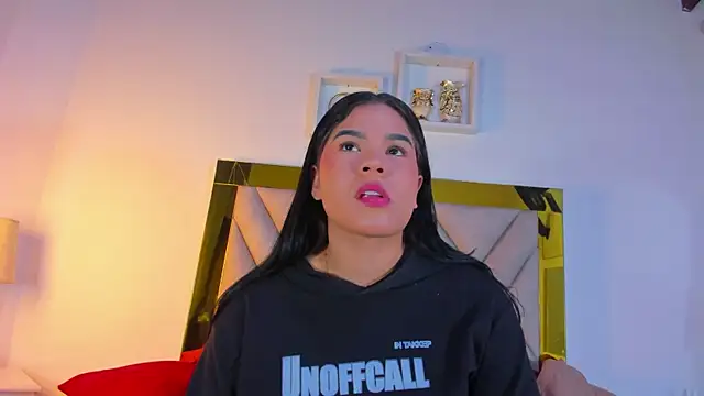 nicole grace0 online show from November 12, 2025, 11:58 am