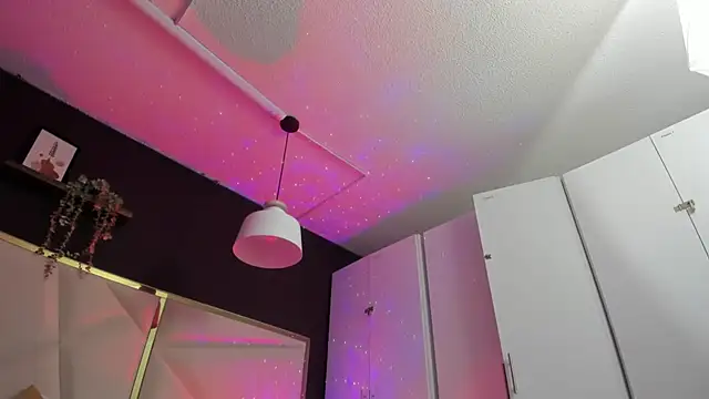 April bowie online show from September 20, 2025, 12:21 pm