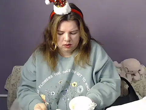 Snapshot of so_shy chatting on December 22, 2025, 7:30 am so shy online show from December 22, 2025, 7:30 am