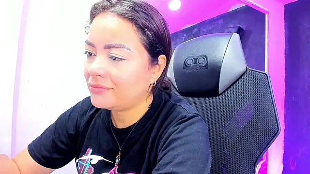 Snapshot of DarlingBDSM_ chatting on November 21, 2025, 1:43 pm DarlingBDSM online show from November 21, 2025, 1:43 pm