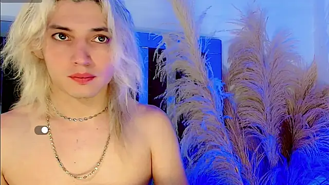 Snapshot of honey_skin chatting on June 3, 2026, 2:23 am honey skin online show from June 3, 2026, 2:23 am