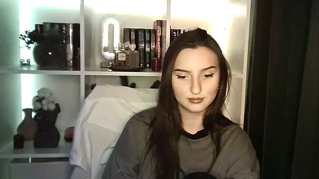 Snapshot of X_Alisa chatting on April 13, 2026, 6:45 pm X Alisa online show from April 13, 2026, 6:45 pm