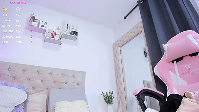 lorennahernandez01 online show from October 10, 2025, 11:33 am