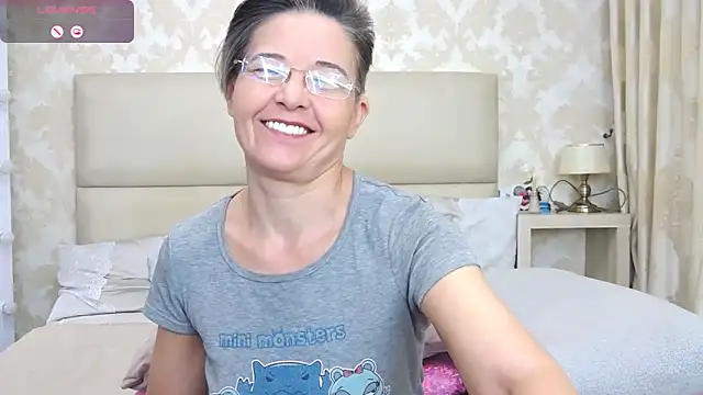 Snapshot of StaceyDarling chatting on March 3, 2025, 3:32 pm StaceyDarling online show from March 3, 2025, 3:32 pm