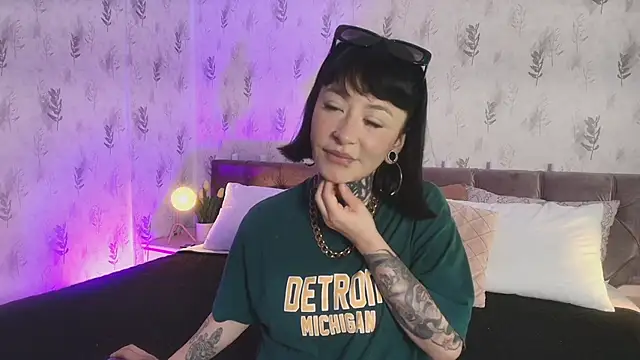 Snapshot of Scolw chatting on November 5, 2025, 8:45 pm Scolw online show from November 5, 2025, 8:45 pm