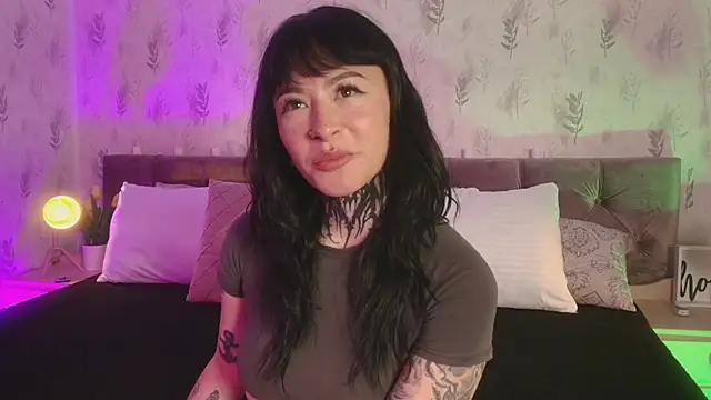 Snapshot of Scolw chatting on October 23, 2025, 7:56 pm Scolw online show from October 23, 2025, 7:56 pm