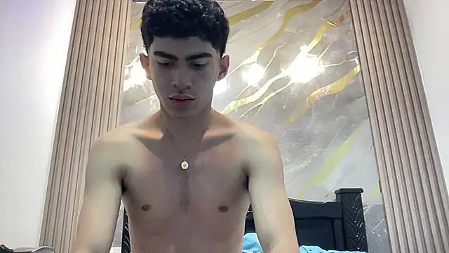 Snapshot of WildLogan chatting on March 3, 2026, 7:43 pm WildLogan online show from March 3, 2026, 7:43 pm