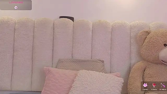 Snapshot of Mia_rom11 chatting on May 20, 2026, 12:24 pm Mia rom11 online show from May 20, 2026, 12:24 pm