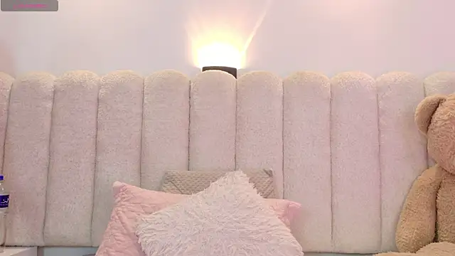Snapshot of Mia_rom11 chatting on May 6, 2026, 11:36 am Mia rom11 online show from May 6, 2026, 11:36 am