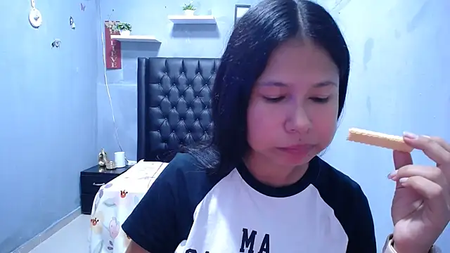 Snapshot of Letty_Plugxo chatting on April 17, 2026, 1:25 pm Letty Plugxo online show from April 17, 2026, 1:25 pm