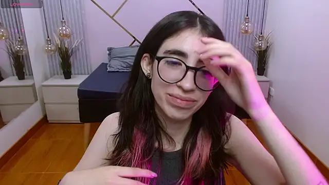 LenaRoses online show from November 21, 2025, 2:05 pm