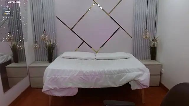 LenaRoses online show from October 16, 2025, 8:28 pm