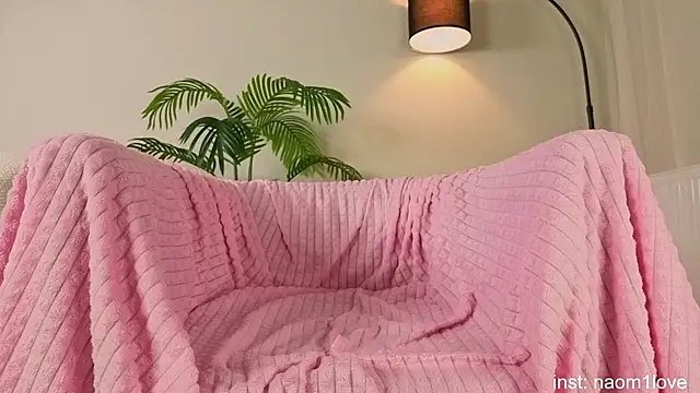 Snapshot of Naomi_Girly chatting on April 13, 2026, 6:12 pm Naomi Girly online show from April 13, 2026, 6:12 pm