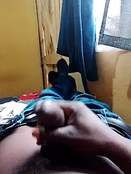 Snapshot of tonniii33 chatting on February 15, 2026, 1:43 pm tonniii33 online show from February 15, 2026, 1:43 pm