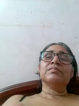 Snapshot of _candi chatting on March 6, 2025, 7:32 pm candi online show from March 6, 2025, 7:32 pm