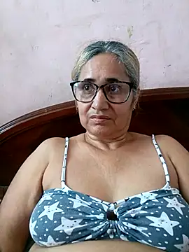 Snapshot of _candi chatting on October 8, 2025, 3:24 pm candi online show from October 8, 2025, 3:24 pm