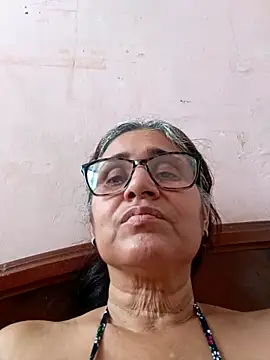 Snapshot of _candi chatting on March 22, 2025, 10:26 pm candi online show from March 22, 2025, 10:26 pm