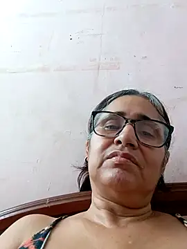 Snapshot of _candi chatting on March 7, 2025, 6:33 pm candi online show from March 7, 2025, 6:33 pm