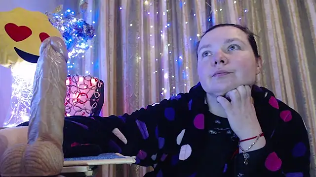 amorelara online show from February 22, 2026, 7:44 am