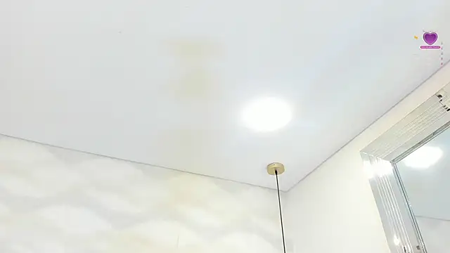 im nahomi online show from December 22, 2025, 9:37 pm