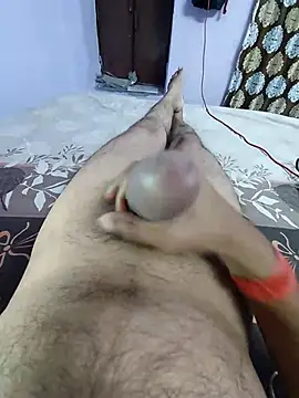 studboy1111 online show from November 14, 2025, 9:13 am