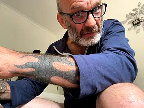 Shyboy817 online show from September 16, 2025, 1:01 pm