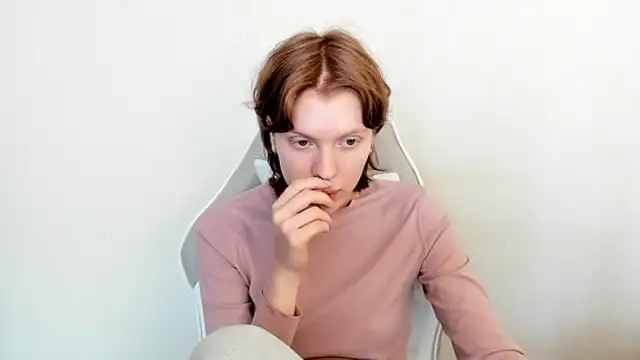 Snapshot of StellaDavis chatting on February 4, 2026, 8:09 am StellaDavis online show from February 4, 2026, 8:09 am