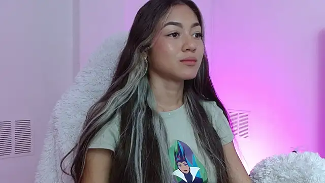 hantonella  online show from November 7, 2025, 2:21 pm